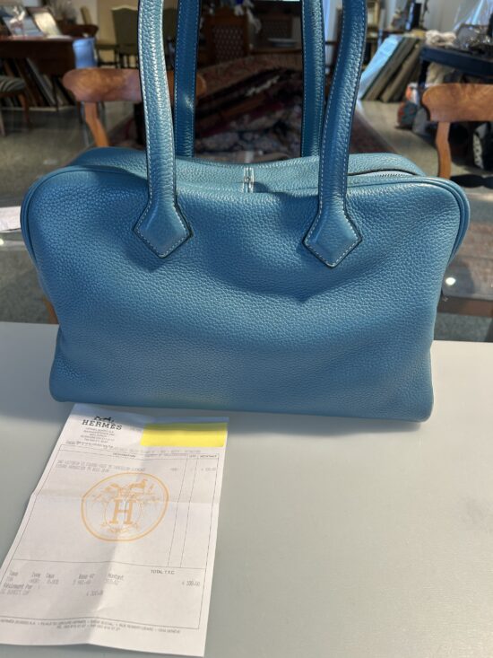 HERMÈS SAC VICTORIA II FOURRE - TOUT 35 TAURILLON CLEMENCE
BLUE JEAN – Bild 7