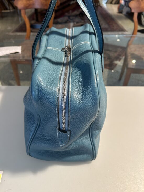 HERMÈS SAC VICTORIA II FOURRE - TOUT 35 TAURILLON CLEMENCE
BLUE JEAN – Bild 3