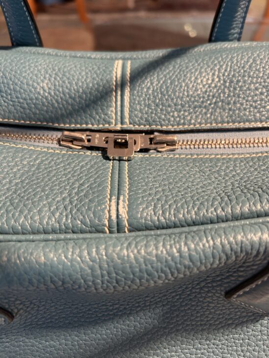HERMÈS SAC VICTORIA II FOURRE - TOUT 35 TAURILLON CLEMENCE
BLUE JEAN – Bild 5